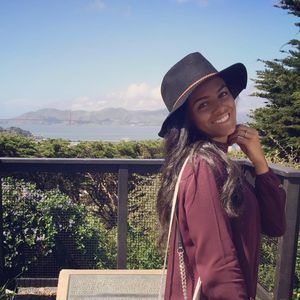 Meet your Posher, Mayah